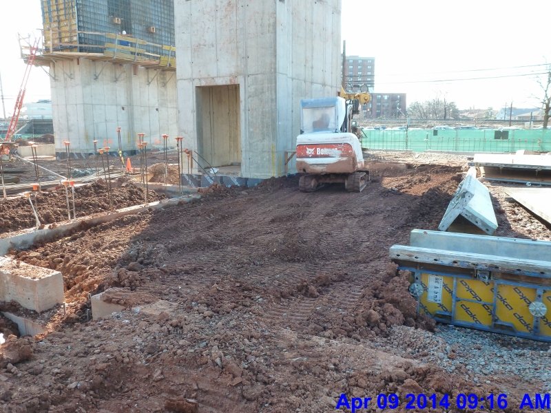 Compacting soil around foundation walls at Elev. 5-6 Facing (800x600)